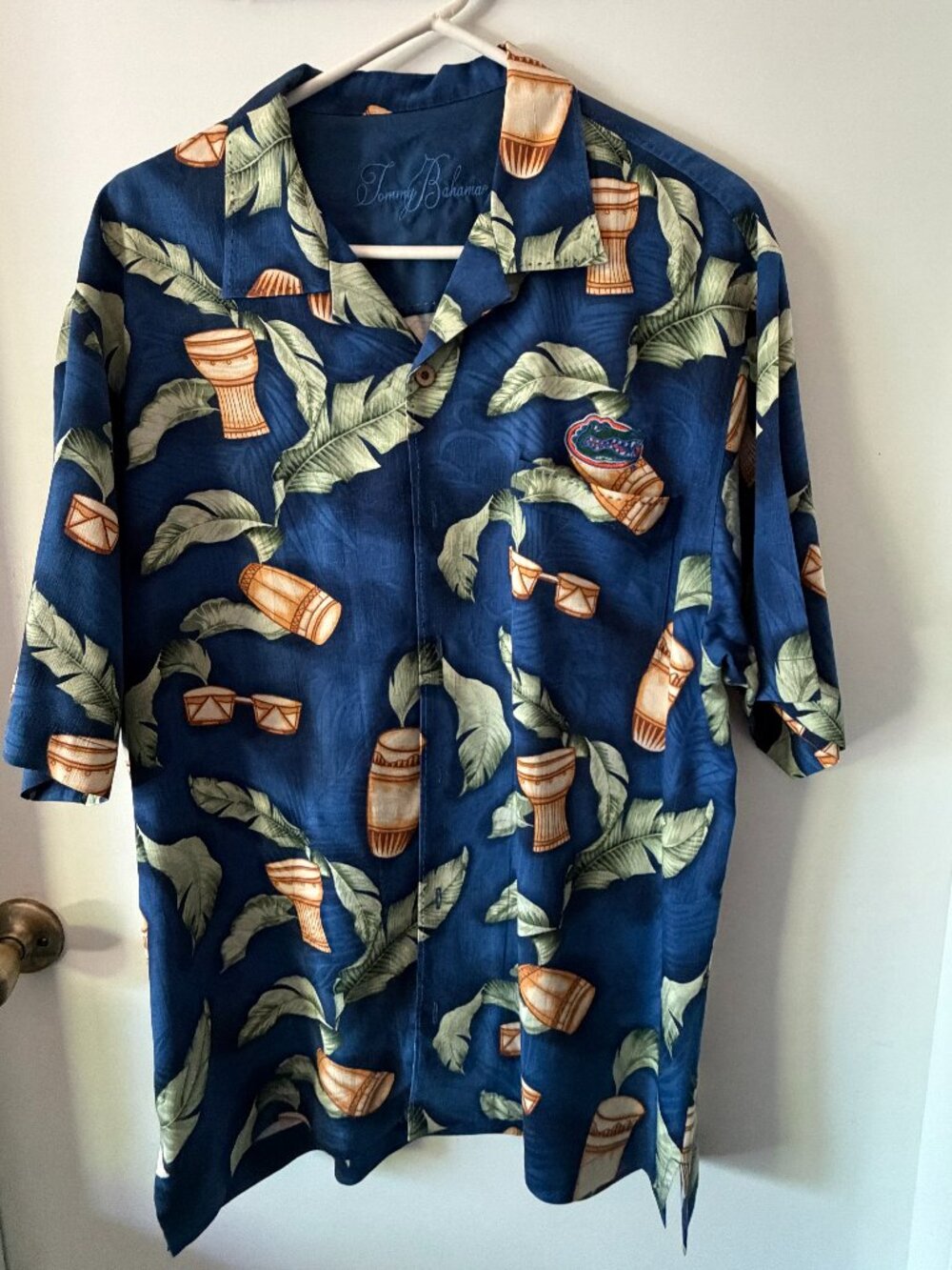 Tommy Bahama 100% silk shirt Large Leaves drums  Blue Florida Gator